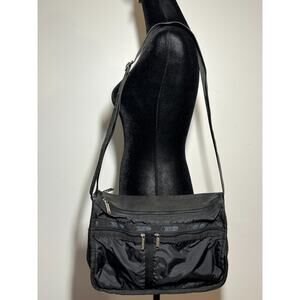 LeSportsac LN Black 6 Pocket Expandable Messenger Crossbody Bag Purse Travel